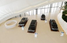 İlham Əliyev və xanımı Mehriban Əliyeva Heydər Əliyev Mərkəzində yaradılmış Heydər Əliyev Muzeyi ilə tanış olublar (FOTO)
