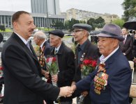 Prezident İlham Əliyev və xanımı 9 May - Qələbə bayramı münasibətilə keçirilən təntənəli mərasimdə iştirak ediblər (ƏLAVƏ OLUNUB)(FOTO)