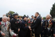 Prezident İlham Əliyev və xanımı 9 May - Qələbə bayramı münasibətilə keçirilən təntənəli mərasimdə iştirak ediblər (ƏLAVƏ OLUNUB)(FOTO)