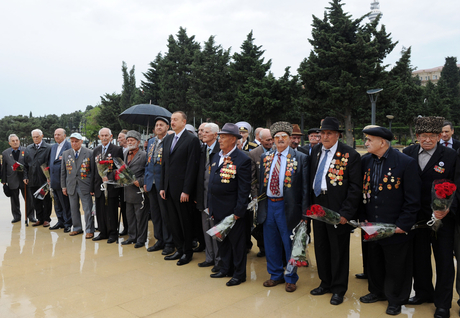 Prezident İlham Əliyev və xanımı 9 May - Qələbə bayramı münasibətilə keçirilən təntənəli mərasimdə iştirak ediblər (ƏLAVƏ OLUNUB)(FOTO)