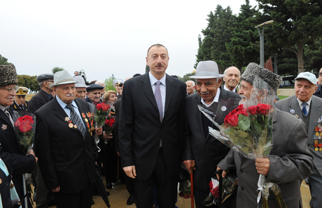 Prezident İlham Əliyev və xanımı 9 May - Qələbə bayramı münasibətilə keçirilən təntənəli mərasimdə iştirak ediblər (ƏLAVƏ OLUNUB)(FOTO)
