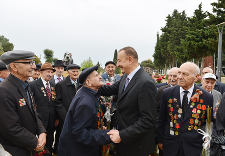Prezident İlham Əliyev və xanımı 9 May - Qələbə bayramı münasibətilə keçirilən təntənəli mərasimdə iştirak ediblər (ƏLAVƏ OLUNUB)(FOTO)
