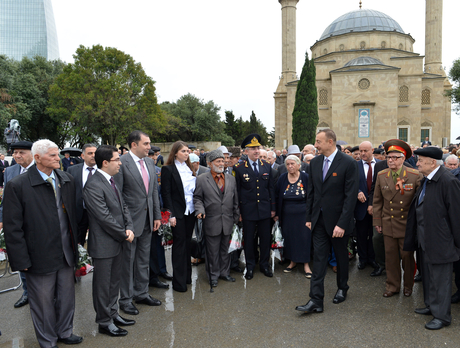 Prezident İlham Əliyev və xanımı 9 May - Qələbə bayramı münasibətilə keçirilən təntənəli mərasimdə iştirak ediblər (ƏLAVƏ OLUNUB)(FOTO)