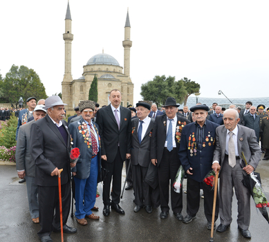 Prezident İlham Əliyev və xanımı 9 May - Qələbə bayramı münasibətilə keçirilən təntənəli mərasimdə iştirak ediblər (ƏLAVƏ OLUNUB)(FOTO)