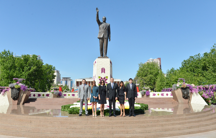 Azərbaycan Prezidenti İlham Əliyev və xanımı Gül bayramında iştirak ediblər (ƏLAVƏ OLUNUB) (FOTO)