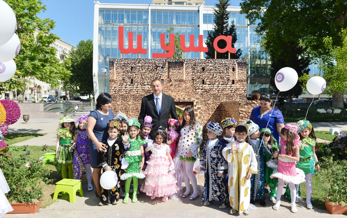 Azərbaycan Prezidenti İlham Əliyev və xanımı Gül bayramında iştirak ediblər (ƏLAVƏ OLUNUB) (FOTO)