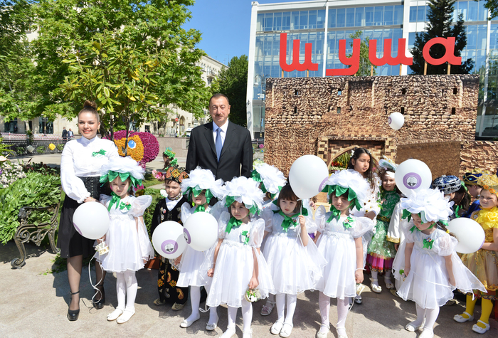 Azərbaycan Prezidenti İlham Əliyev və xanımı Gül bayramında iştirak ediblər (ƏLAVƏ OLUNUB) (FOTO)