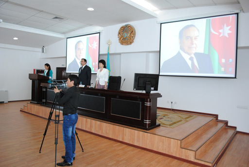 Qazaxıstanın daha bir universitetində Heydər Əliyev adına təqaüdlər tələbələrə təqdim edilib (FOTO)