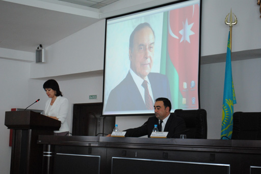 Qazaxıstanın daha bir universitetində Heydər Əliyev adına təqaüdlər tələbələrə təqdim edilib (FOTO)