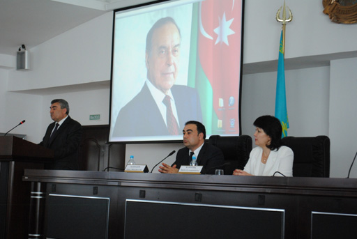 Qazaxıstanın daha bir universitetində Heydər Əliyev adına təqaüdlər tələbələrə təqdim edilib (FOTO)