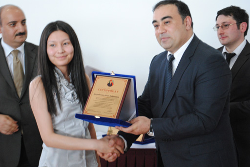 Qazaxıstanın daha bir universitetində Heydər Əliyev adına təqaüdlər tələbələrə təqdim edilib (FOTO)