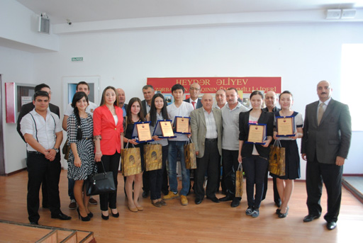 Qazaxıstanın daha bir universitetində Heydər Əliyev adına təqaüdlər tələbələrə təqdim edilib (FOTO)