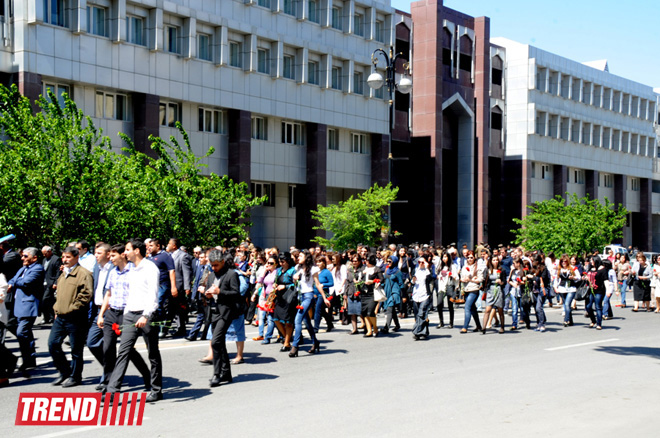 Azərbaycan ictimaiyyəti ümummilli lider Heydər Əliyevin anadan olmasının 90-cı ildönümünü qeyd edir (FOTO)