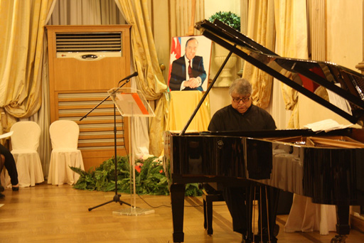 Heydər Əliyevin 90 illik yubileyi münasibətilə Romanın Brankaço sarayında konsert keçirilib (FOTO)