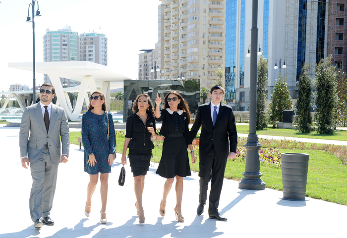 Azərbaycan Prezidenti İlham Əliyev və xanımı Bakıda yeni park kompleksinin açılışında iştirak ediblər (FOTO)