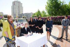 Azərbaycan Prezidenti İlham Əliyev və xanımı Gül bayramında iştirak ediblər (ƏLAVƏ OLUNUB) (FOTO)