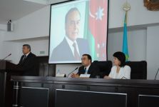 Qazaxıstanın daha bir universitetində Heydər Əliyev adına təqaüdlər tələbələrə təqdim edilib (FOTO)