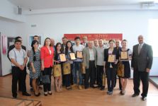 Qazaxıstanın daha bir universitetində Heydər Əliyev adına təqaüdlər tələbələrə təqdim edilib (FOTO)