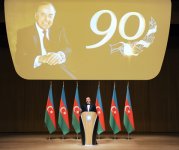 Prezident İlham Əliyev: Ümummilli Lider Heydər Əliyevin yaratdığı möhkəm əsaslar bu gün Azərbaycanı qüdrətli dövlət kimi dünyaya tanıtdırır (ƏLAVƏ OLUNUB) (FOTO)