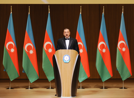 Prezident İlham Əliyev: Ümummilli Lider Heydər Əliyevin yaratdığı möhkəm əsaslar bu gün Azərbaycanı qüdrətli dövlət kimi dünyaya tanıtdırır (ƏLAVƏ OLUNUB) (FOTO)