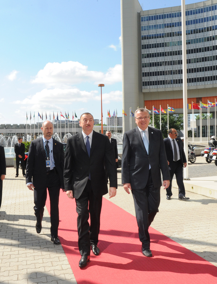 Prezident İlham Əliyev BMT-nin Vyana ofisinin baş direktoru Yuri Fedotov ilə görüşüb (FOTO)