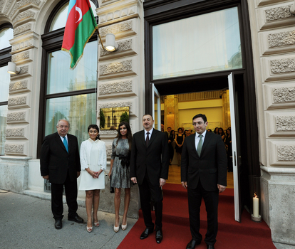Prezident İlham Əliyev və xanımı Vyanada Azərbaycan Mədəniyyət Mərkəzinin açılışında iştirak ediblər (ƏLAVƏ OLUNUB) (FOTO)