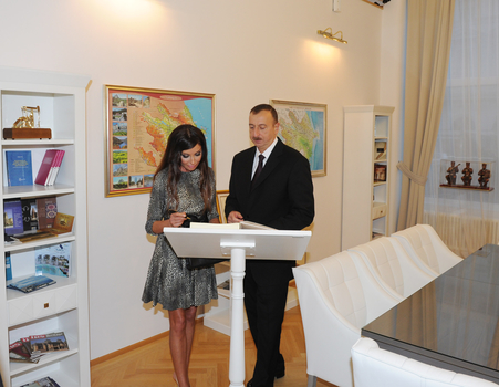 Prezident İlham Əliyev və xanımı Vyanada Azərbaycan Mədəniyyət Mərkəzinin açılışında iştirak ediblər (ƏLAVƏ OLUNUB) (FOTO)