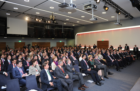 Prezident İlham Əliyev: Azərbaycan ümumi daxili məhsulla nisbətdə bəlkə də ən az xarici borcu olan ölkələrdəndir (FOTO)