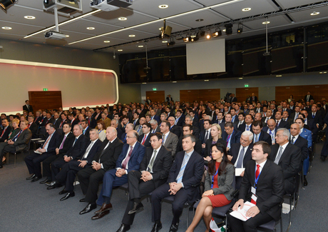 Prezident İlham Əliyev: Azərbaycan ümumi daxili məhsulla nisbətdə bəlkə də ən az xarici borcu olan ölkələrdəndir (FOTO)