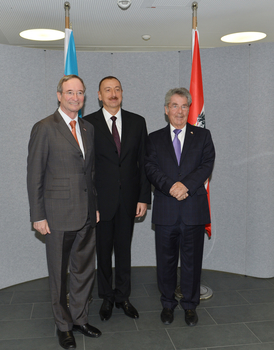 Prezident İlham Əliyev: Azərbaycan ümumi daxili məhsulla nisbətdə bəlkə də ən az xarici borcu olan ölkələrdəndir (FOTO)
