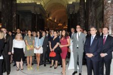 Heydər Əliyev Fondunun, “Baku” jurnalının və Azərbaycanın Avstriyadakı səfirliyinin birgə layihəsi çərçivəsində Vyanada “Bakıya uçuş:
Müasir Azərbaycan incəsənəti” sərgisi açılmışdır (FOTO)