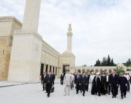 Prezident İlham Əliyev: Azərbaycan müstəqil dövlət kimi islam həmrəylinə də öz töhfəsini verir (FOTO)