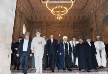 Prezident İlham Əliyev: Azərbaycan müstəqil dövlət kimi islam həmrəylinə də öz töhfəsini verir (FOTO)