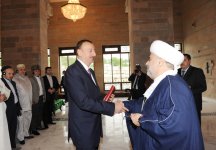 Prezident İlham Əliyev: Azərbaycan müstəqil dövlət kimi islam həmrəylinə də öz töhfəsini verir (FOTO)