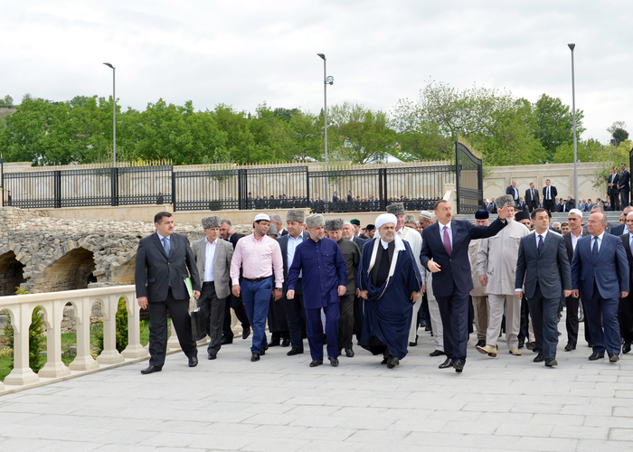 Prezident İlham Əliyev: Azərbaycan müstəqil dövlət kimi islam həmrəylinə də öz töhfəsini verir (FOTO)