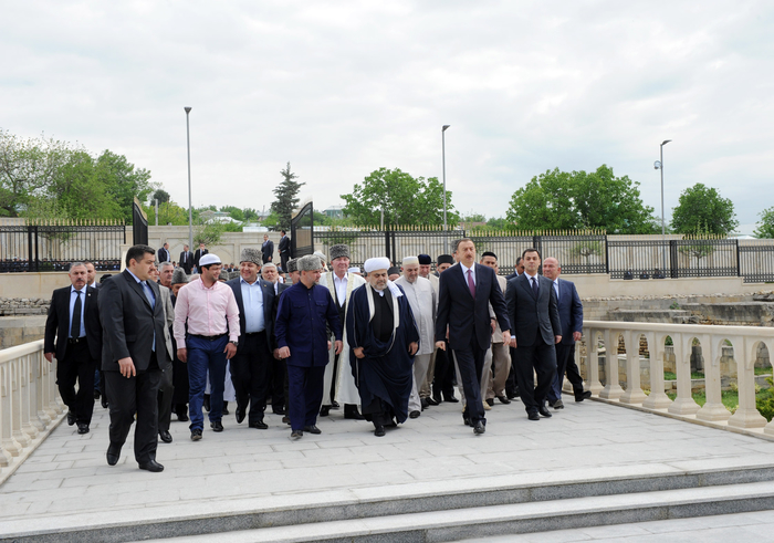 Prezident İlham Əliyev: Azərbaycan müstəqil dövlət kimi islam həmrəylinə də öz töhfəsini verir (FOTO)