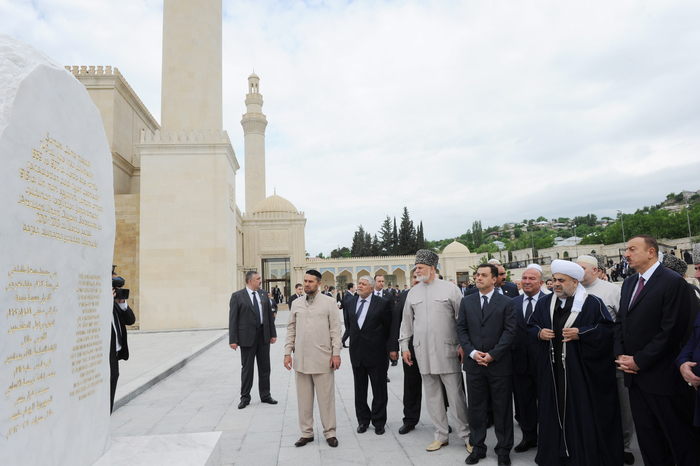 Prezident İlham Əliyev Şamaxı Cümə məscidinin əsaslı bərpadan sonra istifadəyə verilməsi mərasimində iştirak edib (FOTO)