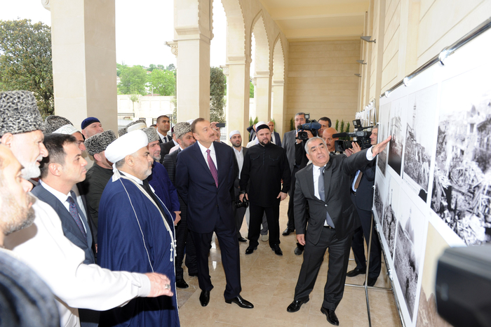 Prezident İlham Əliyev: Azərbaycan müstəqil dövlət kimi islam həmrəylinə də öz töhfəsini verir (FOTO)