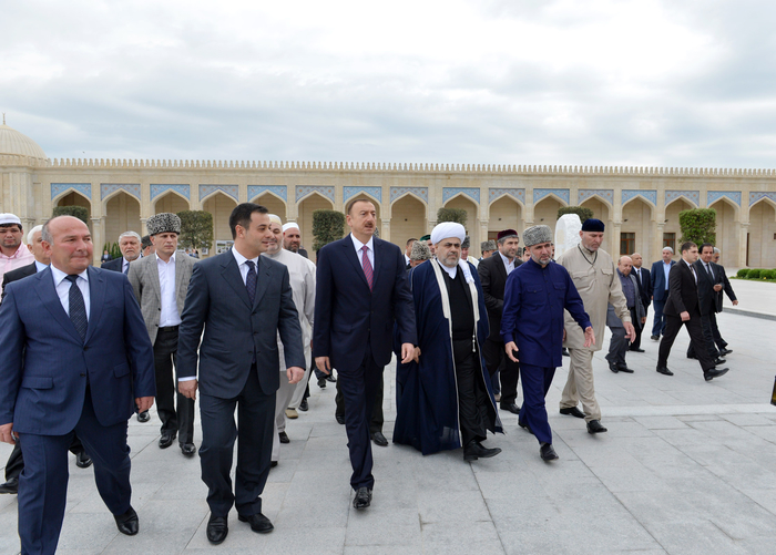 Prezident İlham Əliyev Şamaxı Cümə məscidinin əsaslı bərpadan sonra istifadəyə verilməsi mərasimində iştirak edib (FOTO)