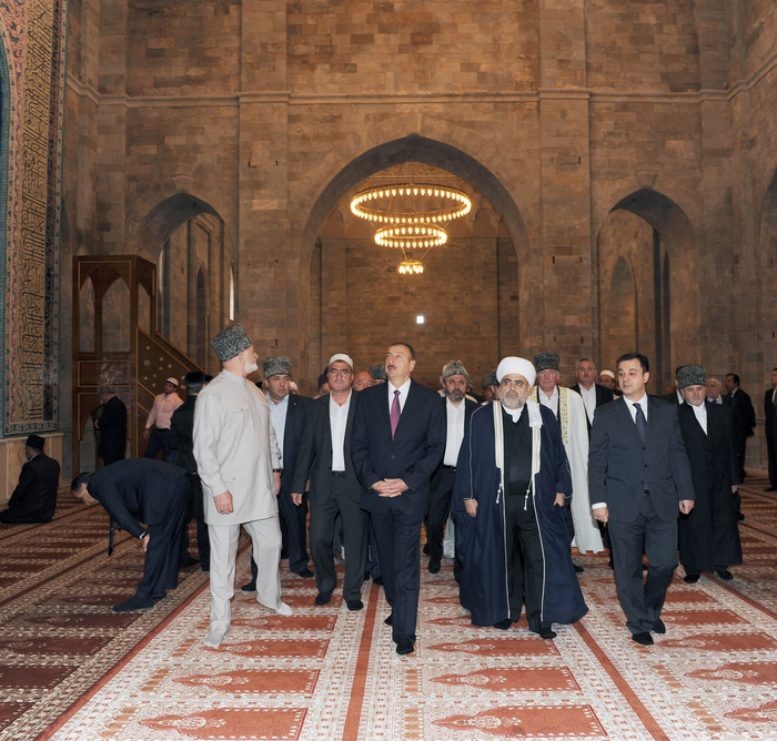 Prezident İlham Əliyev Şamaxı Cümə məscidinin əsaslı bərpadan sonra istifadəyə verilməsi mərasimində iştirak edib (FOTO)