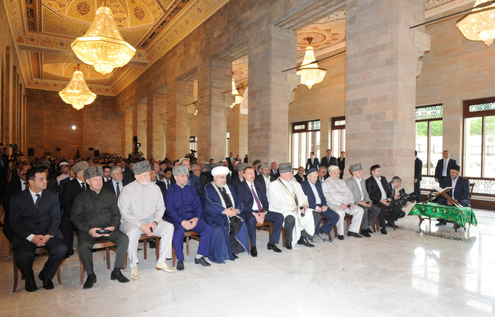 Prezident İlham Əliyev Şamaxı Cümə məscidinin əsaslı bərpadan sonra istifadəyə verilməsi mərasimində iştirak edib (FOTO)