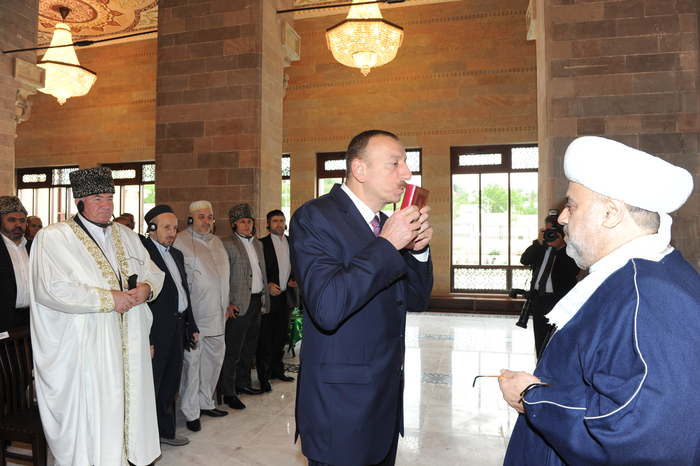 Prezident İlham Əliyev Şamaxı Cümə məscidinin əsaslı bərpadan sonra istifadəyə verilməsi mərasimində iştirak edib (FOTO)