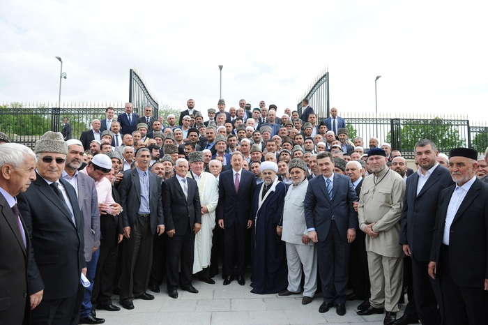 Prezident İlham Əliyev Şamaxı Cümə məscidinin əsaslı bərpadan sonra istifadəyə verilməsi mərasimində iştirak edib (FOTO)