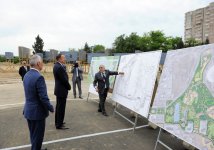 Prezident İlham Əliyev Bakıdakı Dədə Qorqud parkında həyata keçirilən işlərlə tanış olub (FOTO)