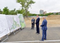Prezident İlham Əliyev Bakıdakı Dədə Qorqud parkında həyata keçirilən işlərlə tanış olub (FOTO)