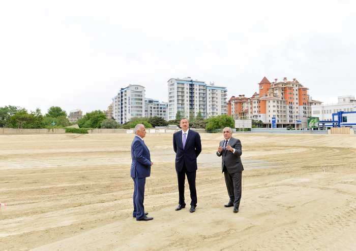 Prezident İlham Əliyev Bakıdakı Dədə Qorqud parkında həyata keçirilən işlərlə tanış olub (FOTO)