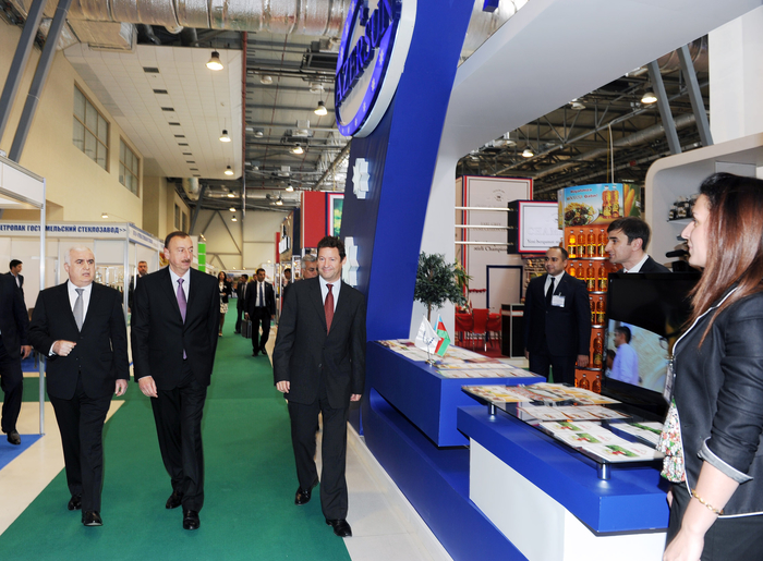 Prezident İlham Əliyev XIX Azərbaycan Beynəlxalq qida sənayesi və VII Azərbaycan Beynəlxalq kənd təsərrüfatı sərgiləri ilə tanış olub (FOTO)