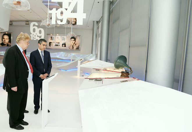 Avropa Parlamentinin komitə sədri Heydər Əliyev Mərkəzində olub (FOTO)
