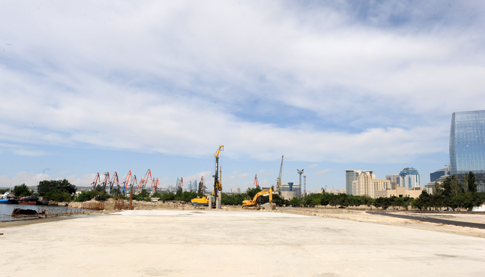 İlham Əliyev Bakıda Ağ Şəhər bulvarının təməlqoyma mərasimində iştirak edib (FOTO)