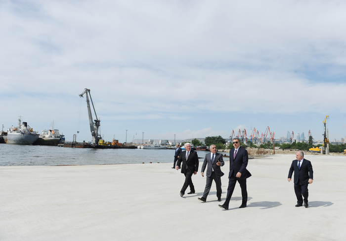 İlham Əliyev Bakıda Ağ Şəhər bulvarının təməlqoyma mərasimində iştirak edib (FOTO)